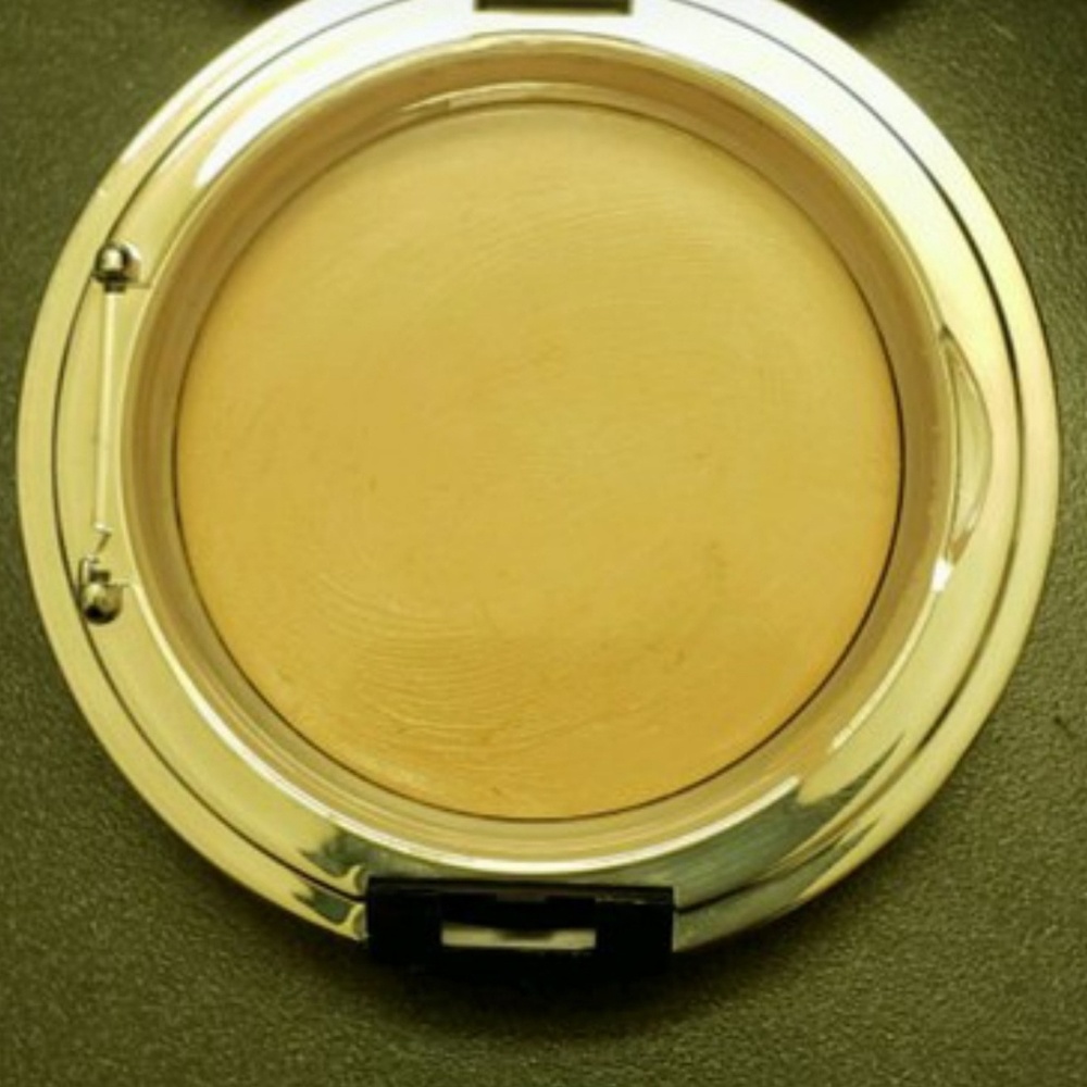 Younique mineral touch cream foundation